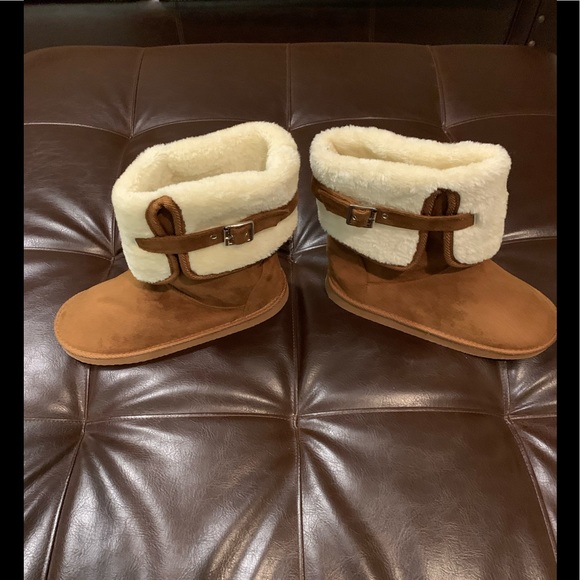 Winter Boots (Women’s) - Picture 2 of 5